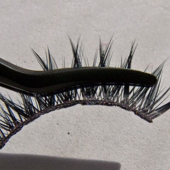 MAC Cosmetics Lash Applicator - Picture 11 of 12